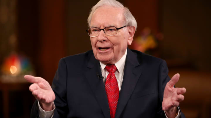 Berkshire Hathaway'nin 347 Milyar Dolarlık Nakit Fazlası Ne Yapılmalı?