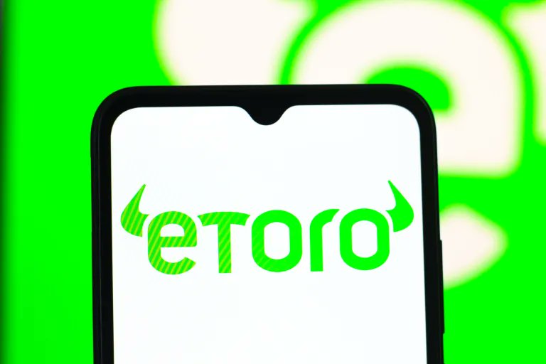 eToro Hissesi İlk Gün Açılışında %30 Artışla 6 Milyar Dolarlık Değerlemeye Ulaştı