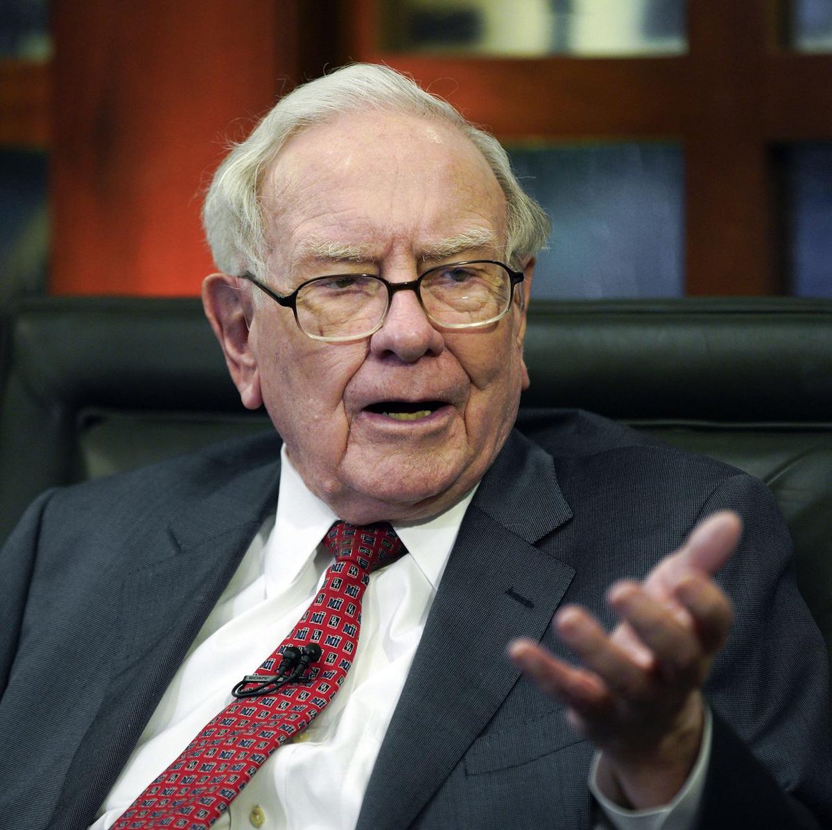 Warren Buffett, Kripto Dostu Nubank'ten Çekildi: Berkshire Hathaway Nakit Rezervlerini Rekor Seviyeye Yükseltti